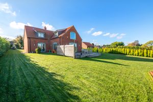 Wrap-around Garden- click for photo gallery